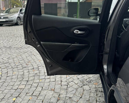 Сірий Джип Cherokee, об'ємом двигуна 2.36 л та пробігом 129 тис. км за 13000 $, фото 15 на Automoto.ua