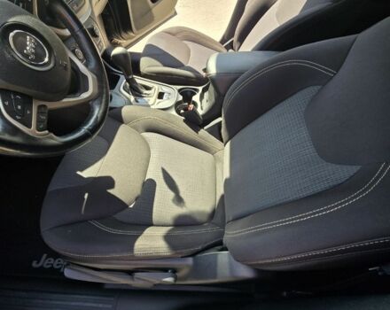 Сірий Джип Cherokee, об'ємом двигуна 3.2 л та пробігом 281 тис. км за 12500 $, фото 9 на Automoto.ua