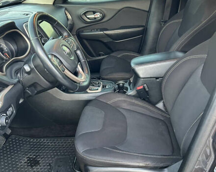 Серый Джип Чероки, объемом двигателя 3.24 л и пробегом 179 тыс. км за 14000 $, фото 10 на Automoto.ua