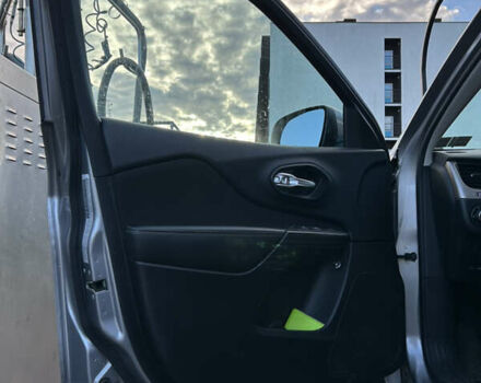 Сірий Джип Cherokee, об'ємом двигуна 2.36 л та пробігом 92 тис. км за 15900 $, фото 15 на Automoto.ua