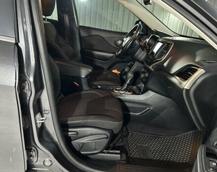 Серый Джип Чероки, объемом двигателя 3.24 л и пробегом 179 тыс. км за 14000 $, фото 19 на Automoto.ua