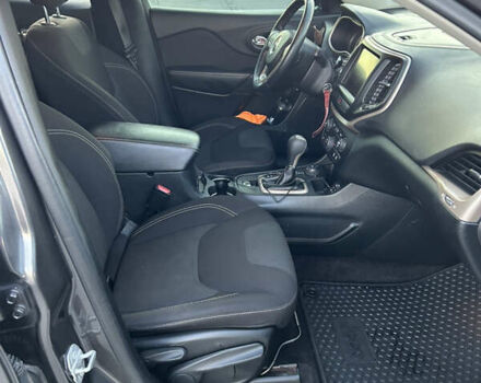 Серый Джип Чероки, объемом двигателя 3.24 л и пробегом 179 тыс. км за 14000 $, фото 7 на Automoto.ua