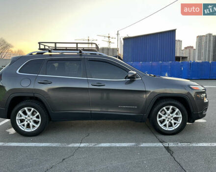 Серый Джип Чероки, объемом двигателя 3.24 л и пробегом 179 тыс. км за 14000 $, фото 1 на Automoto.ua