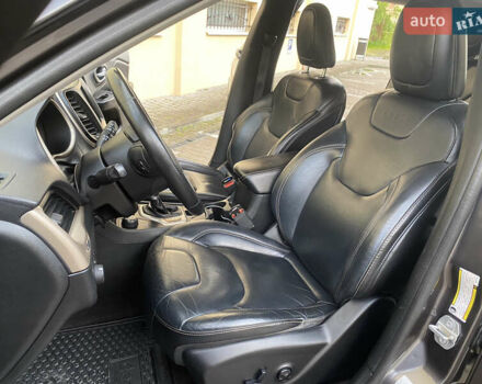 Джип Чероки 2016 в Трускавце на Automoto.ua Серый Джип Чероки, объемом двигателя 3.24 л и пробегом 159 тыс. км за 13999 $, фото 39 на Automoto.ua