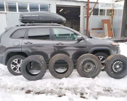 Сірий Джип Cherokee, об'ємом двигуна 2.36 л та пробігом 140 тис. км за 19000 $, фото 35 на Automoto.ua