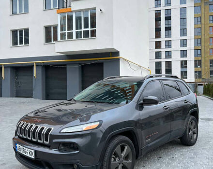 Серый Джип Чероки, объемом двигателя 2.36 л и пробегом 134 тыс. км за 12400 $, фото 2 на Automoto.ua