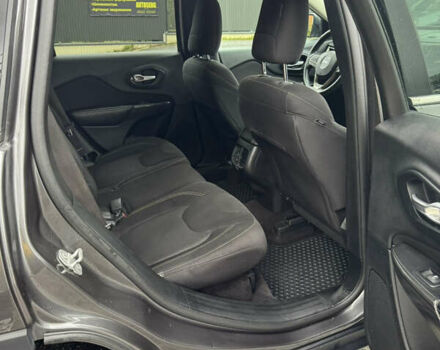 Сірий Джип Cherokee, об'ємом двигуна 2.36 л та пробігом 129 тис. км за 13000 $, фото 13 на Automoto.ua