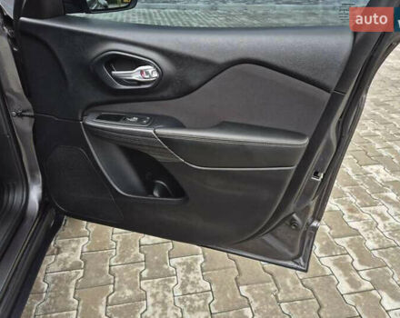 Серый Джип Чероки, объемом двигателя 2.36 л и пробегом 128 тыс. км за 17400 $, фото 13 на Automoto.ua