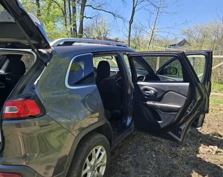 Сірий Джип Cherokee, об'ємом двигуна 3.2 л та пробігом 282 тис. км за 12500 $, фото 4 на Automoto.ua