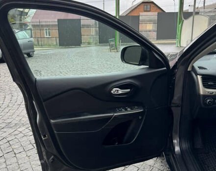 Сірий Джип Cherokee, об'ємом двигуна 2.36 л та пробігом 129 тис. км за 13000 $, фото 10 на Automoto.ua