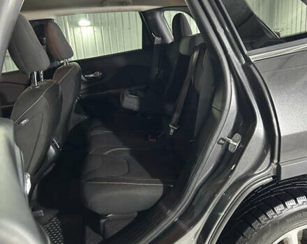 Серый Джип Чероки, объемом двигателя 3.24 л и пробегом 179 тыс. км за 14000 $, фото 21 на Automoto.ua