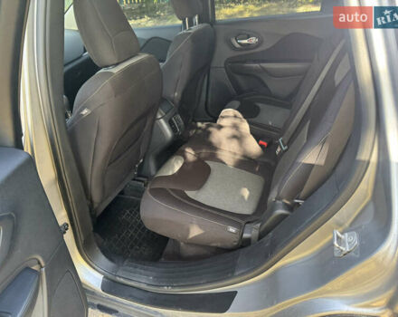 Джип Чероки 2016 в Лубнах на Automoto.ua Серый Джип Чероки, объемом двигателя 2.36 л и пробегом 200 тыс. км за 13499 $, фото 20 на Automoto.ua
