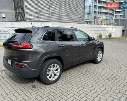 Сірий Джип Cherokee, об'ємом двигуна 2.36 л та пробігом 90 тис. км за 13600 $, фото 11 на Automoto.ua