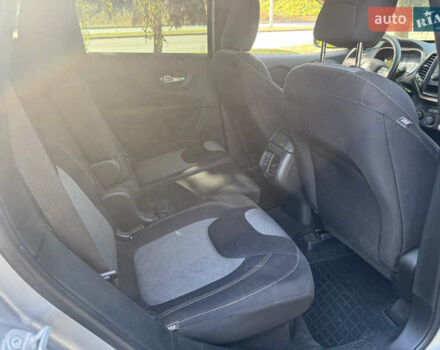 Джип Чероки 2016 в Лубнах на Automoto.ua Серый Джип Чероки, объемом двигателя 2.36 л и пробегом 200 тыс. км за 13499 $, фото 14 на Automoto.ua