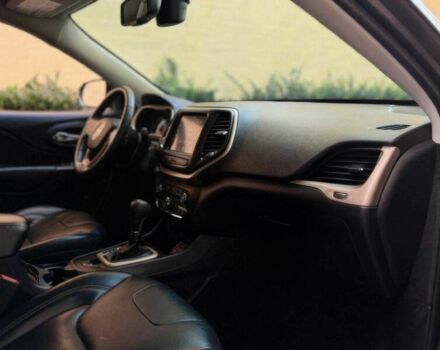 Джип Чероки 2016 в Днепре (Днепропетровске) на Automoto.ua Серый Джип Чероки, объемом двигателя 2.4 л и пробегом 80 тыс. км за 12600 $, фото 7 на Automoto.ua