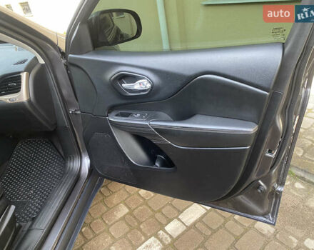 Джип Чероки 2016 в Трускавце на Automoto.ua Серый Джип Чероки, объемом двигателя 3.24 л и пробегом 159 тыс. км за 13999 $, фото 32 на Automoto.ua