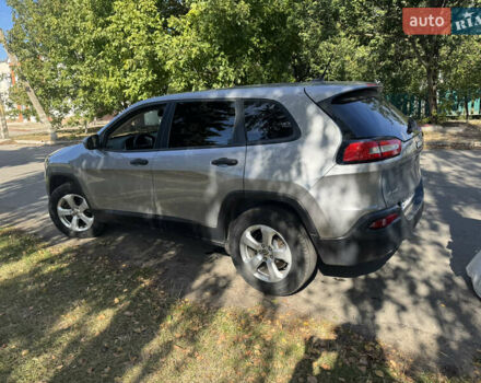 Джип Чероки 2016 в Лубнах на Automoto.ua Серый Джип Чероки, объемом двигателя 2.36 л и пробегом 200 тыс. км за 13499 $, фото 4 на Automoto.ua