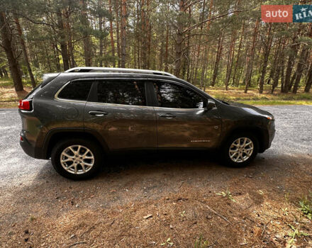 Джип Чероки 2016 в Городне на Automoto.ua Серый Джип Чероки, объемом двигателя 2.36 л и пробегом 127 тыс. км за 15500 $, фото 5 на Automoto.ua