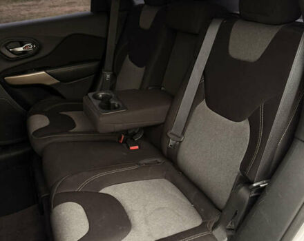 Сірий Джип Cherokee, об'ємом двигуна 2.36 л та пробігом 140 тис. км за 12500 $, фото 29 на Automoto.ua