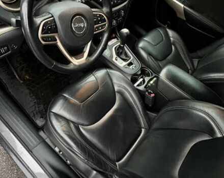 Серый Джип Чероки, объемом двигателя 3.24 л и пробегом 85 тыс. км за 16500 $, фото 3 на Automoto.ua