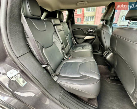 Джип Cherokee 2017 у Вінниці на Automoto.ua Сірий Джип Cherokee, об'ємом двигуна 2.4 л та пробігом 136 тис. км за 16777 $, фото 77 на Automoto.ua