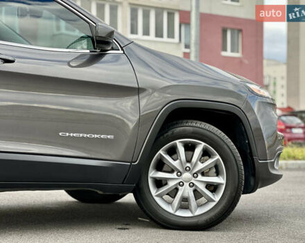 Джип Cherokee 2017 у Вінниці на Automoto.ua Сірий Джип Cherokee, об'ємом двигуна 2.4 л та пробігом 136 тис. км за 16777 $, фото 14 на Automoto.ua