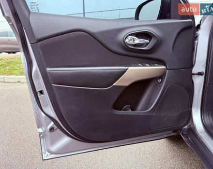 Сірий Джип Cherokee, об'ємом двигуна 2.36 л та пробігом 140 тис. км за 12500 $, фото 16 на Automoto.ua