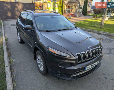 Серый Джип Чероки, объемом двигателя 2.36 л и пробегом 140 тыс. км за 16300 $, фото 2 на Automoto.ua