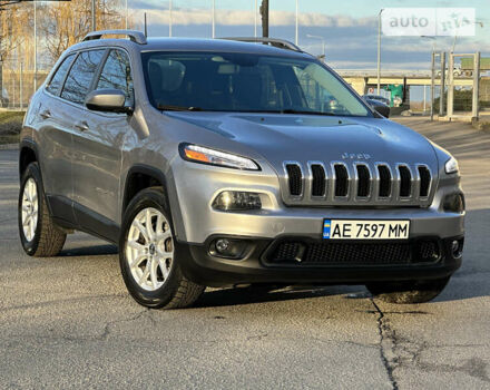 Сірий Джип Cherokee, об'ємом двигуна 2.36 л та пробігом 76 тис. км за 16500 $, фото 3 на Automoto.ua