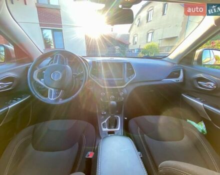 Серый Джип Чероки, объемом двигателя 2.36 л и пробегом 139 тыс. км за 13500 $, фото 5 на Automoto.ua