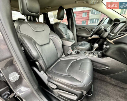 Джип Cherokee 2017 у Вінниці на Automoto.ua Сірий Джип Cherokee, об'ємом двигуна 2.4 л та пробігом 136 тис. км за 16777 $, фото 82 на Automoto.ua