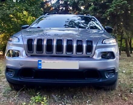 Серый Джип Чероки, объемом двигателя 2.4 л и пробегом 215 тыс. км за 13900 $, фото 1 на Automoto.ua