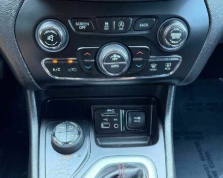 Серый Джип Чероки, объемом двигателя 3.2 л и пробегом 88 тыс. км за 4000 $, фото 17 на Automoto.ua