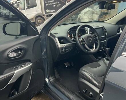 Сірий Джип Cherokee, об'ємом двигуна 2.36 л та пробігом 100 тис. км за 14000 $, фото 6 на Automoto.ua