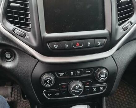 Серый Джип Чероки, объемом двигателя 3.24 л и пробегом 53 тыс. км за 20000 $, фото 8 на Automoto.ua