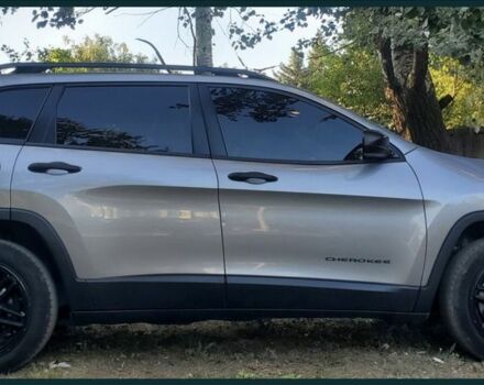 Серый Джип Чероки, объемом двигателя 2.4 л и пробегом 195 тыс. км за 13900 $, фото 4 на Automoto.ua