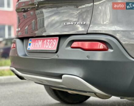 Джип Cherokee 2017 у Вінниці на Automoto.ua Сірий Джип Cherokee, об'ємом двигуна 2.4 л та пробігом 136 тис. км за 16777 $, фото 16 на Automoto.ua