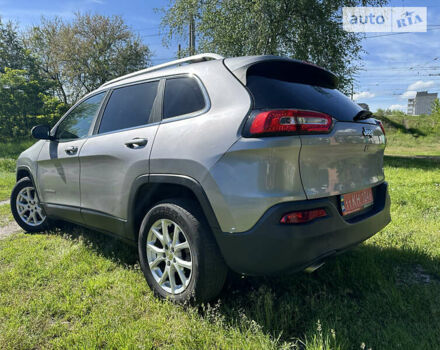 Сірий Джип Cherokee, об'ємом двигуна 2.4 л та пробігом 123 тис. км за 12950 $, фото 6 на Automoto.ua