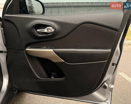 Сірий Джип Cherokee, об'ємом двигуна 2.36 л та пробігом 140 тис. км за 12500 $, фото 27 на Automoto.ua