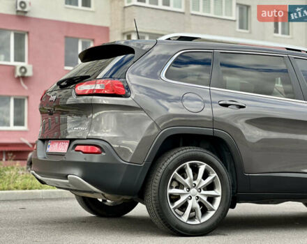 Джип Cherokee 2017 у Вінниці на Automoto.ua Сірий Джип Cherokee, об'ємом двигуна 2.4 л та пробігом 136 тис. км за 16777 $, фото 17 на Automoto.ua