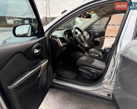 Серый Джип Чероки, объемом двигателя 2.4 л и пробегом 180 тыс. км за 13650 $, фото 17 на Automoto.ua