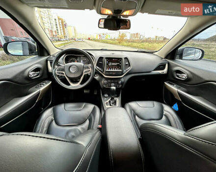 Джип Cherokee 2017 у Вінниці на Automoto.ua Сірий Джип Cherokee, об'ємом двигуна 2.4 л та пробігом 136 тис. км за 16777 $, фото 74 на Automoto.ua