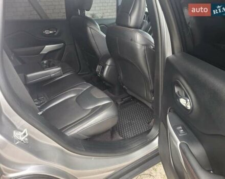 Сірий Джип Cherokee, об'ємом двигуна 3.24 л та пробігом 134 тис. км за 16900 $, фото 3 на Automoto.ua