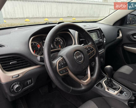 Сірий Джип Cherokee, об'ємом двигуна 2.36 л та пробігом 140 тис. км за 12500 $, фото 19 на Automoto.ua