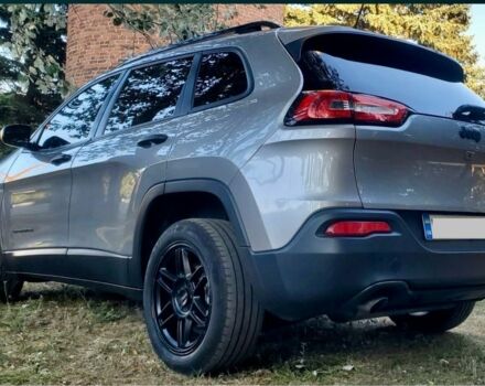 Серый Джип Чероки, объемом двигателя 2.4 л и пробегом 215 тыс. км за 13900 $, фото 4 на Automoto.ua