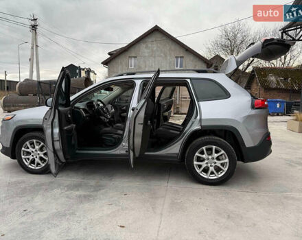 Серый Джип Чероки, объемом двигателя 2.4 л и пробегом 180 тыс. км за 13650 $, фото 10 на Automoto.ua