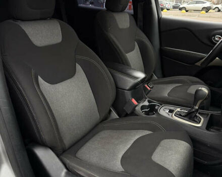 Сірий Джип Cherokee, об'ємом двигуна 2.36 л та пробігом 140 тис. км за 12500 $, фото 25 на Automoto.ua