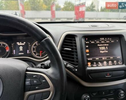 Джип Чероки 2017 в Киеве на Automoto.ua Серый Джип Чероки, объемом двигателя 2.36 л и пробегом 150 тыс. км за 13300 $, фото 5 на Automoto.ua