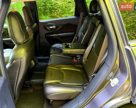 Серый Джип Чероки, объемом двигателя 3.24 л и пробегом 133 тыс. км за 15000 $, фото 9 на Automoto.ua