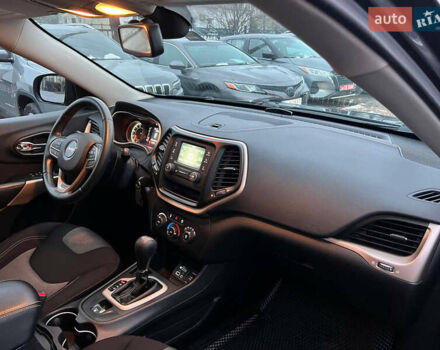 Серый Джип Чероки, объемом двигателя 3.24 л и пробегом 106 тыс. км за 14700 $, фото 15 на Automoto.ua